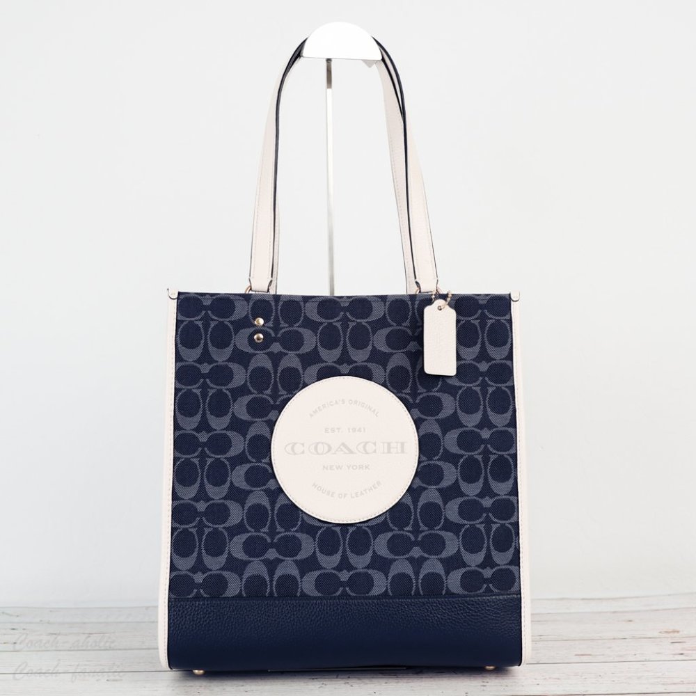 NWT Coach Dempsey Tote in Signature Jacquard